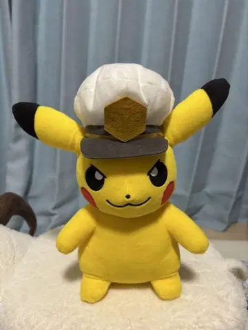 모자를 쓴 피카츄 봉제 인형