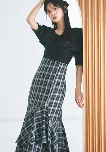 빅 카라 스톤 장식 체크 무늬 백 레이스업 도킹 원피스 블랙