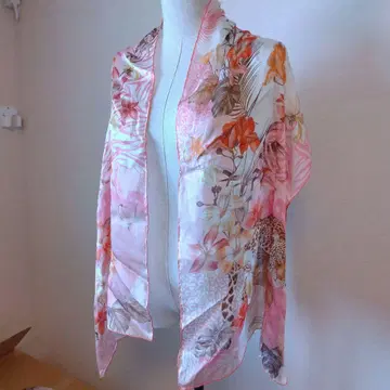 살바토레 페라가모 꽃무늬 레오파드 스톨 실크