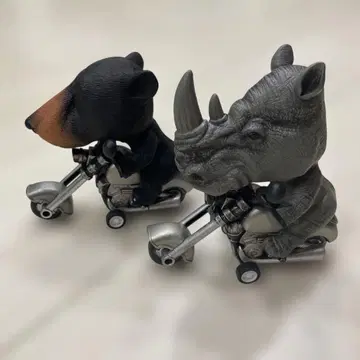바이크 움직이는 완구 2개 세트 개 코뿔소 도베르만 피규어 묶음 판매