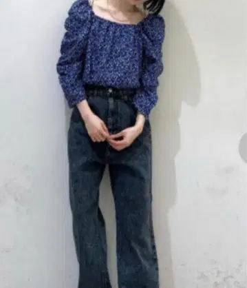 [ kastane ] 꽃무늬 소매 셔링 상의