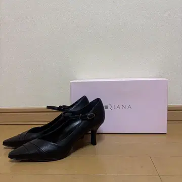 새상품 미사용 다이애나 웰핏 스트랩 펌프스 블랙 23cm