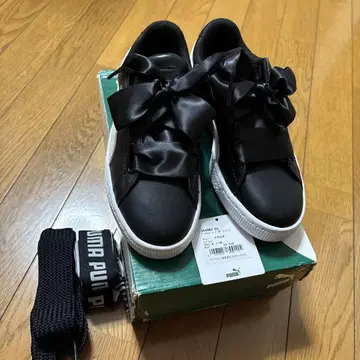 PUMA 리본 스니커즈