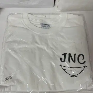 쟈니노 채널 T셔츠 화이트 M 사이즈