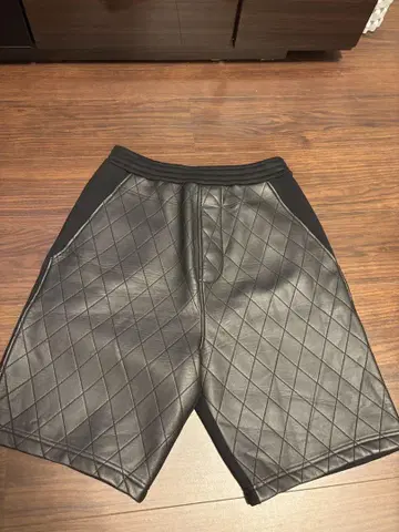 NEIL BARRETT 퀼팅 숏팬츠