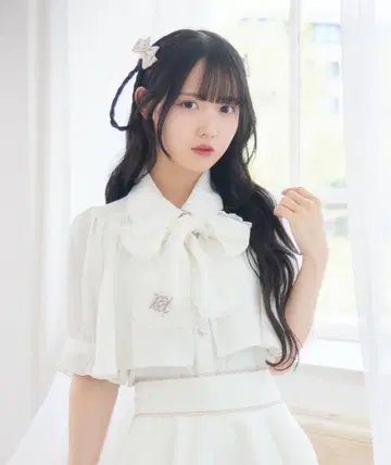 ROJITA 프릴 보우타이 블라우스