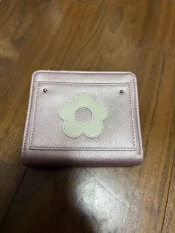 마리콴트 반지갑
