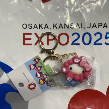 오사카 엑스포 산리오 먝먝 변신 입체 마스코트 헬로키티