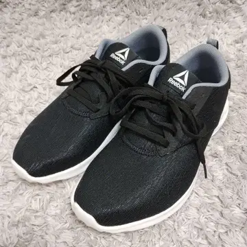 Reebok 블랙 로우컷 스니커즈 미사용 새상품