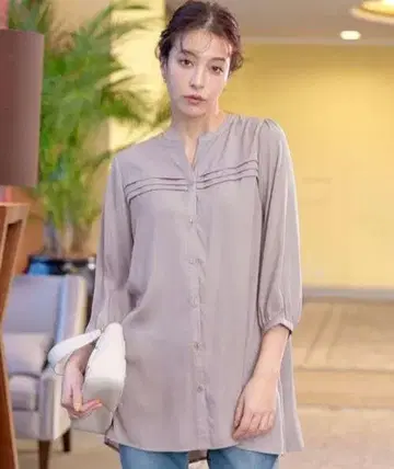 미사용 Tiaclasse 빈티지 새틴 턱 셔츠 그레이시 베이지