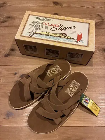 ISLAND SLIPPER 브라운 샌들