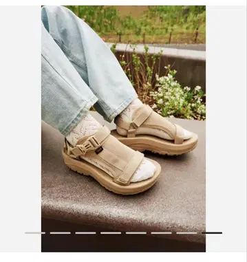 Teva 스포츠 샌들 베이지