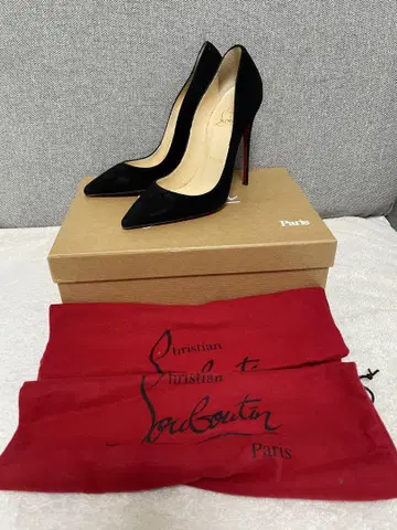 Christian Louboutin 블랙 하이힐
