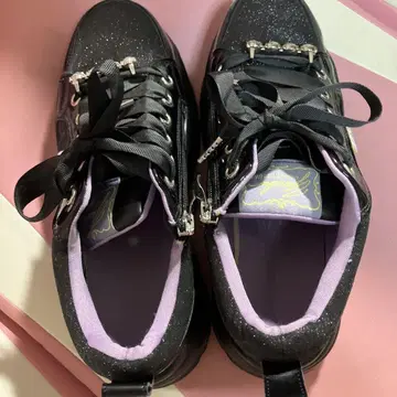 통굽 신발 블랙 컬러 보라색