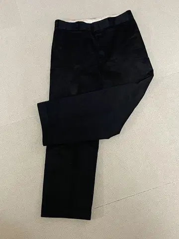SCYE 블랙 테이퍼드 치노 팬츠