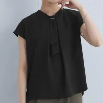 새상품급 그린 라벨 릴랙싱 참 & 보타이 블라우스 블랙
