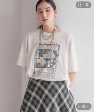 뉴스페이퍼 패턴 티셔츠