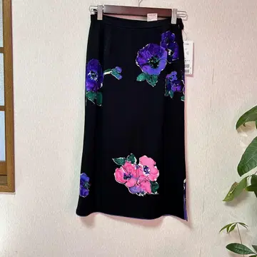 새상품 미사용 이타리야 스커트 S 블랙 꽃무늬