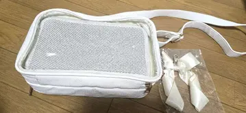 자카마트 리본 참 포함 미니백 화이트