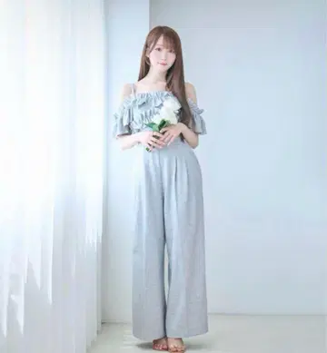 로제뮤즈 off shoulder frills romper 그레이