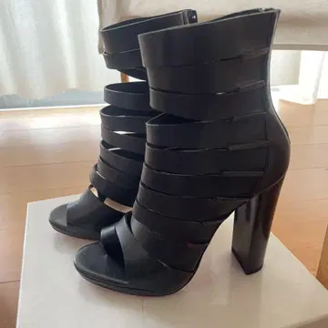 Christian Louboutin 르부탱 스트랩 샌들