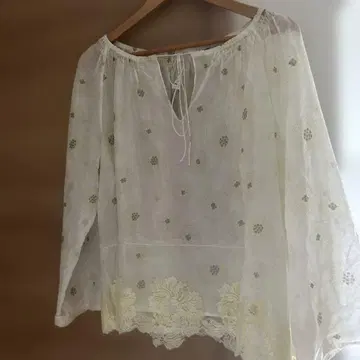 시착만 한 상품 dosa 블라우스 사이즈 2