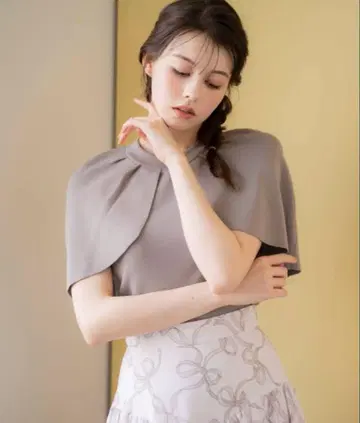 새상품 노엘라 니트 스웨터 케이프 디자인 니트 모카