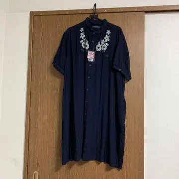 네이비 꽃무늬 자수 프린트 반팔 튜닉