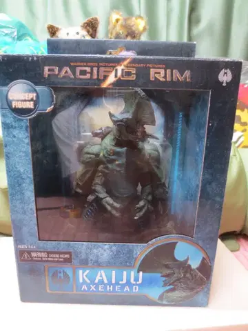 NECA [퍼시픽 림] KAIJU: AXEHEAD 피규어
