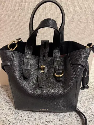 FURLA 블랙 가죽 숄더백