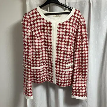 빨간색과 화이트 노카라 자켓 46