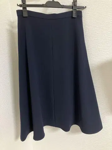 네이비 플레어 스커트 무릎 기장