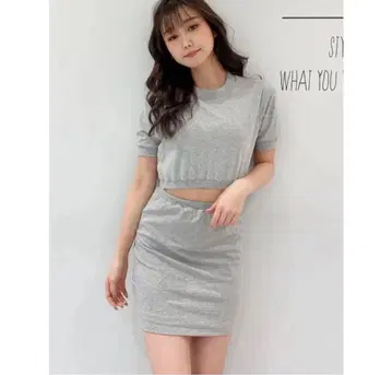GYDA 그레이 반팔 컷 아웃 디자인 원피스