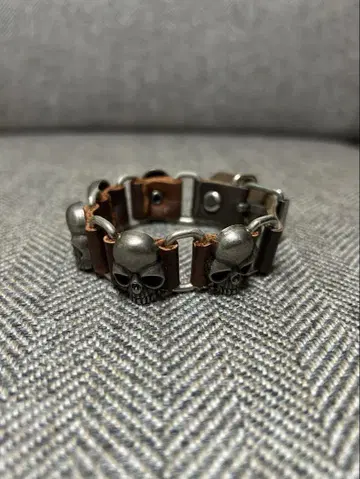 VINTAGE SKULL 가죽 팔찌 y2k opium