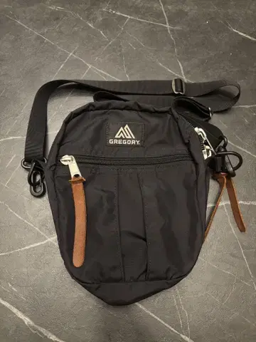 GREGORY 블랙 숄더백 L 사이즈