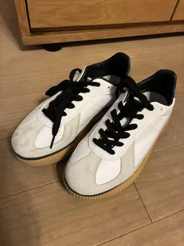 오니츠카타이거 데레시티 24.5cm