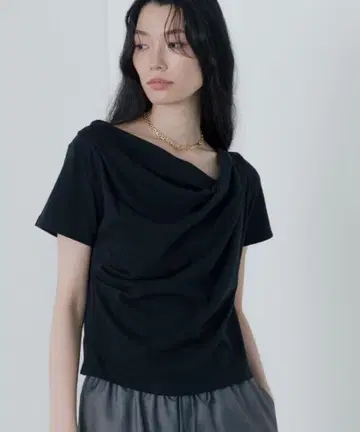 이번 시즌 컨디션 최상 GALLEST 드레이프 크롭 티셔츠 38 블랙