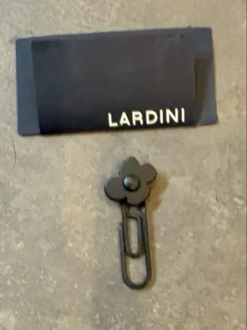 LARDINI 부토니에르 블랙