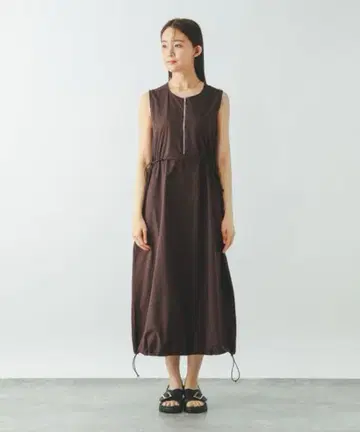 새상품 글로벌 워크 열차단 발수 원피스 브라운 REGULAR