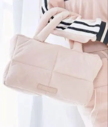 다리치 러버 로고 퍼 패딩백