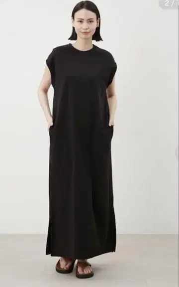 Mila Owen 프렌치 슬리브 사이드 슬릿 컷 원피스
