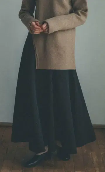[새상품급] 최근 모델 클라네 볼륨 플레어 맥시 스커트 블랙