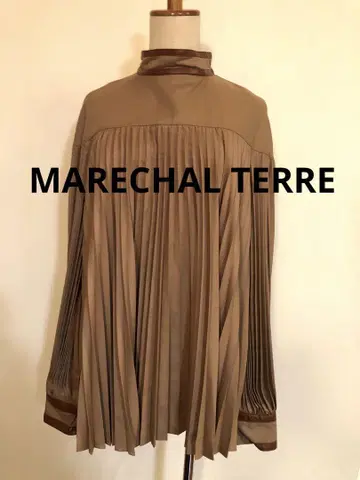 MARECHAL TERRE 플리츠 블라우스 카멜