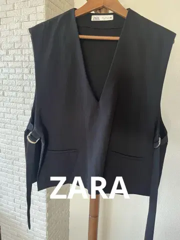 ZARA 블랙 V넥 베스트