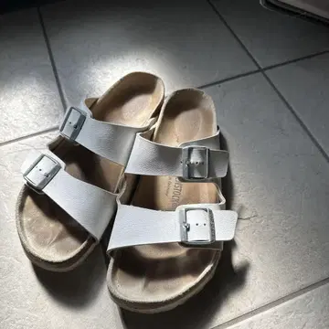 Birkenstock 화이트 샌들 41 26.5
