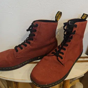 Dr. Martens 빨간색 하이컷 스니커즈 US 10