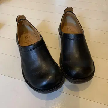 리게타 R 스티치 다운 슬립온 천연 가죽