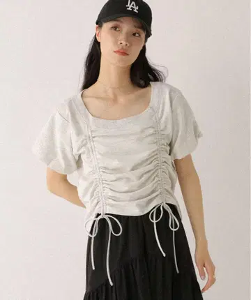 Heather 드로스트 컷 TEE 상의