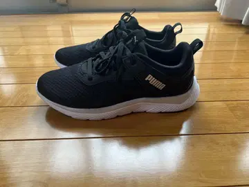 PUMA 블랙 러닝화