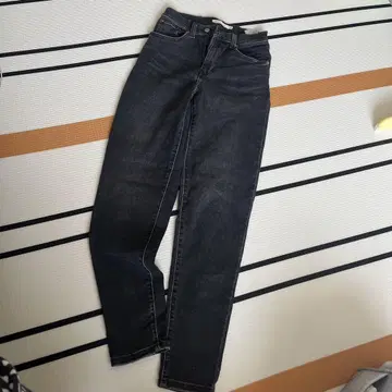 LEVI'S HIGH RISE 보이프렌드 24 사이즈